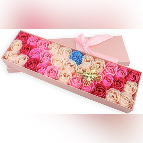Other - NIB 33 Piece Floral Scented Bath Soap Rose Flower Petals